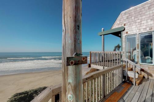 a house on the beach with a view of the ocean at The Cliff House in Cloverdale
