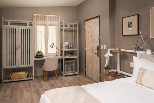 Кровать или кровати в номере Lennox Miami Beach