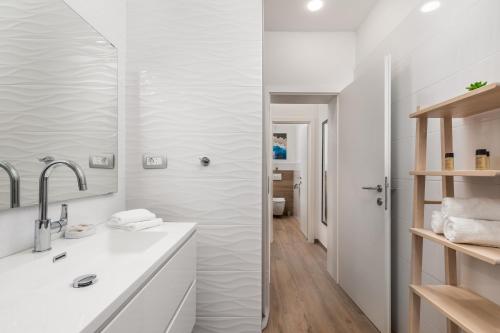 Kylpyhuone majoituspaikassa New Cosy Apartment Ivan