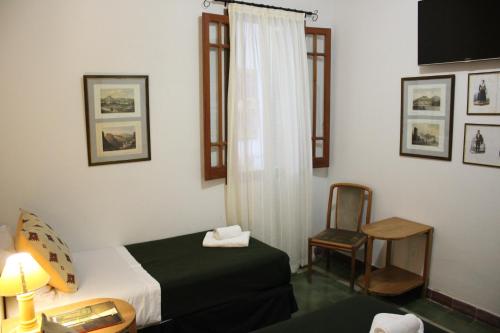 Una cama o camas en una habitación de Lago Hotel