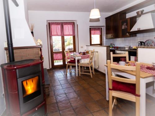 a kitchen with a stove in the middle of a room at La casa di Benvenuto in Montecchio