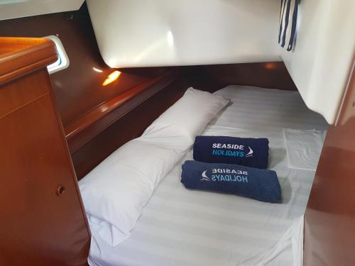 a small bed in the back of a boat at Centro Ibiza Catamaranes y Velero in Ibiza Town