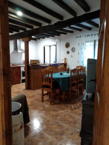 a kitchen and dining room with a table and chairs at An'Ca' La Pura in Villanueva del Conde