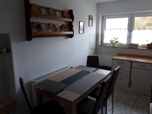 a kitchen with a table and chairs in a room at Ferienwohnung Brand in Creglingen
