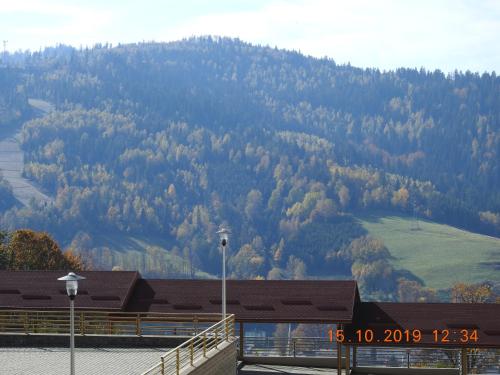 a building with a view of a mountain at Apartamenty Szóstka Wisła Kamienna in Wisła
