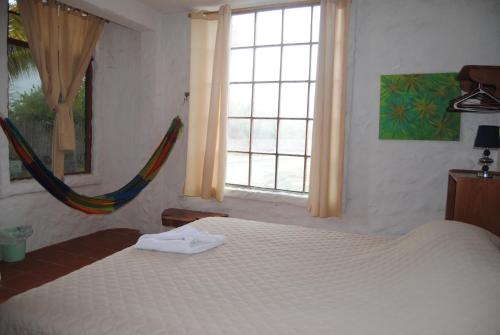 Postel nebo postele na pokoji v ubytování Hostal Galapagos by Bar de Beto