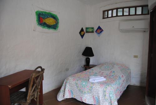 Postel nebo postele na pokoji v ubytování Hostal Galapagos by Bar de Beto