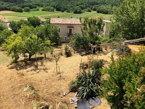 a garden with trees and a house in the background at Visione via Peltuino 19 in Prata dʼAnsidonia