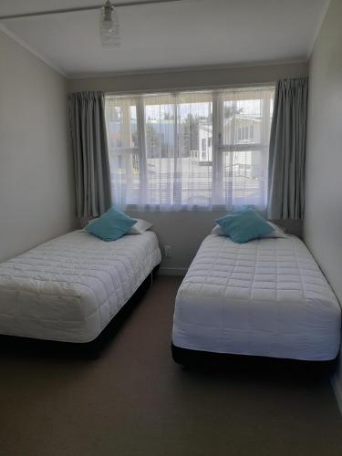 Cama o camas de una habitación en Featherston Motels And Camping