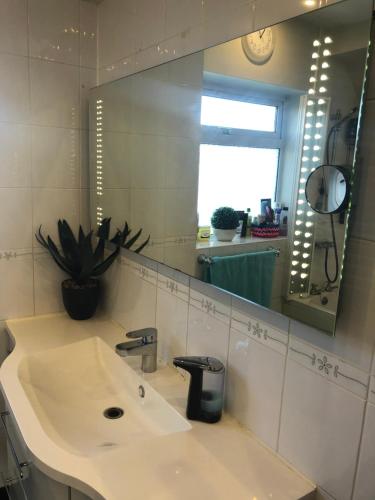 Bilik mandi di Lyndon B&B