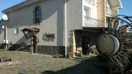 Edificio en el que se encuentra el hostal o pensión