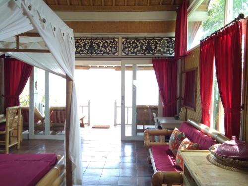 Gallery image of Stairway To Heaven Bungalows and Restaurant in Amed