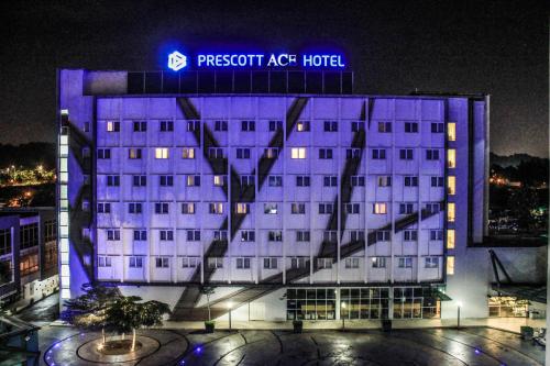 un hotel con un edificio iluminado en azul por la noche en Prescott Ace Kuala Lumpur Cheras, en Kuala Lumpur