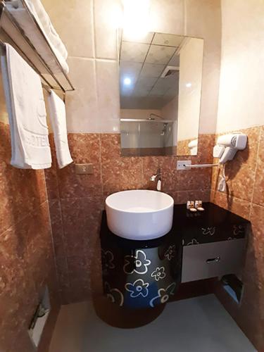 a bathroom with a sink and a mirror at Swan Hotel in Lima