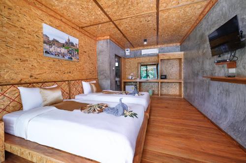 Postel nebo postele na pokoji v ubytování Baan Check In
