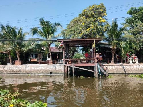 a house on the river at BAANYA HOMESTAY Ko Kret in Nonthaburi