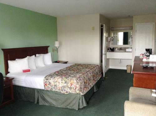 Gallery image of Ramada by Wyndham Oceanside in Oceanside