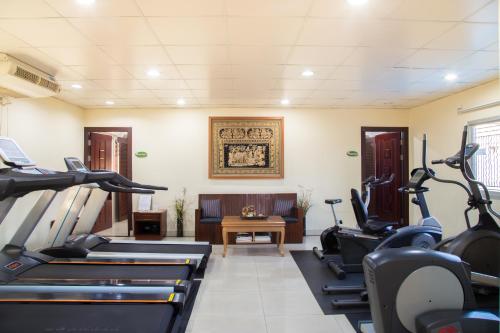 Fitness centrum a/nebo fitness zařízení v ubytování Sivalai Place