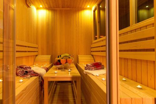 a sauna with a table with a bowl of fruit on it at B&C HOTEL in Atakum