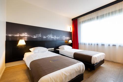 Postel nebo postele na pokoji v ubytování Bastion Hotel Vlaardingen