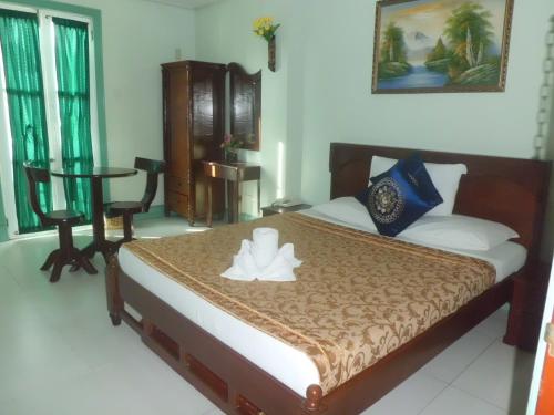 Tempat tidur dalam kamar di Bora Sky Hotel