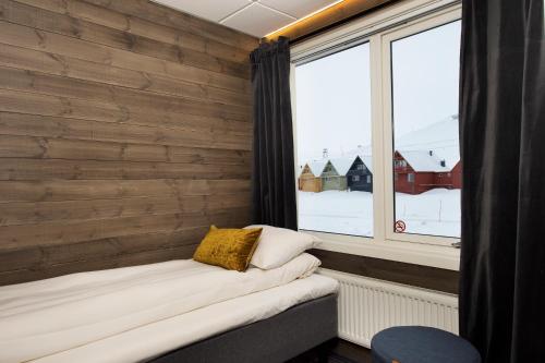 a room with a bed and a window at Svalbard Hotell | Lodge in Longyearbyen