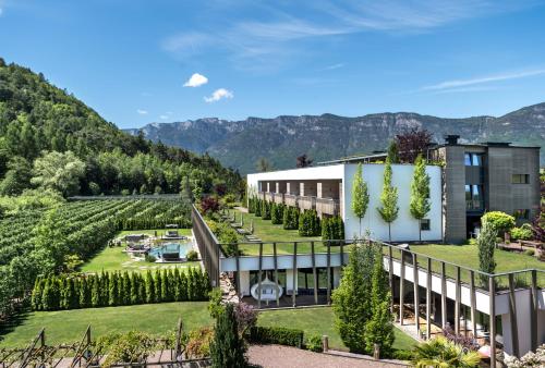an aerial view of a building with a garden at Gartenhotel Moser in Appiano sulla Strada del Vino
