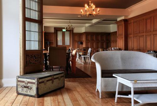 A restaurant or other place to eat at The Park 