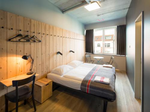 מיטה או מיטות בחדר ב-Generator Berlin Mitte