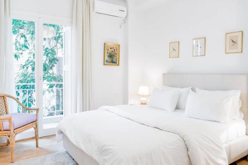 Koukaki Apartment with a Sunny Balcony, near the Acropolis