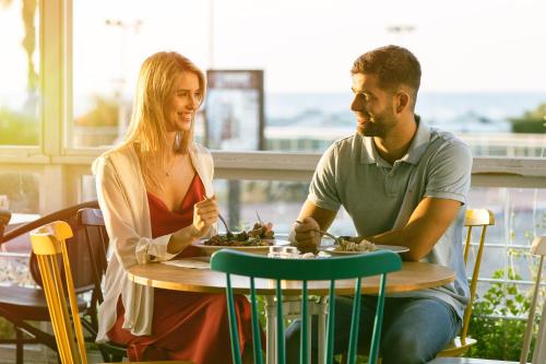 Επισκέπτες που μένουν στο Marine Heights Suites