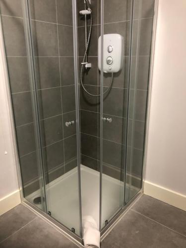 A bathroom at City Centre Apartments in Galway
