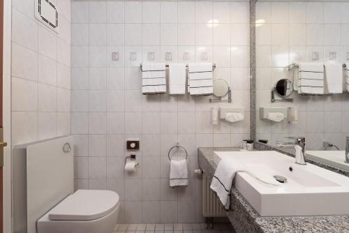 Vonios kambarys apgyvendinimo įstaigoje NOVINA HOTEL Südwestpark