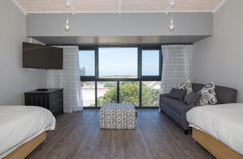 Ένα ή περισσότερα κρεβάτια σε δωμάτιο στο Sky Blue Guest House