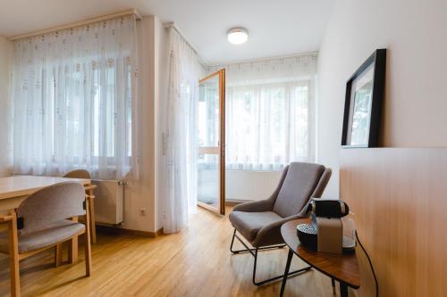 a living room with two chairs and a table at Studiowohnungen am Rieger-Hof in Hartmannsdorf