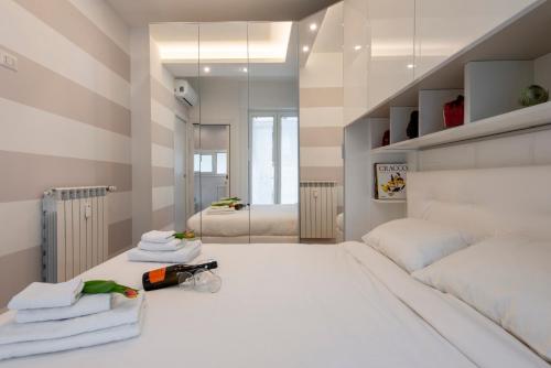 Posteľ alebo postele v izbe v ubytovaní BnButler Friuli, 24 - Porta Romana Apartment