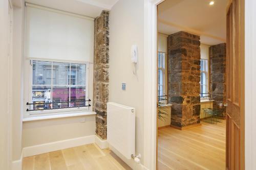 Imagem da galeria de JOIVY Elegant 2BR Home at The Heart of the Royal Mile em Edinburgo