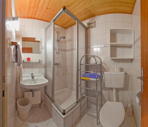 Kylpyhuone majoituspaikassa Hotel Twengerhof
