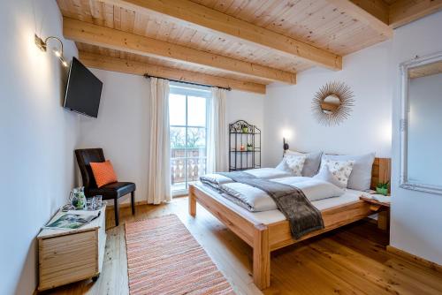 a bedroom with a large bed and a window at Edlmann-Hof in Obing