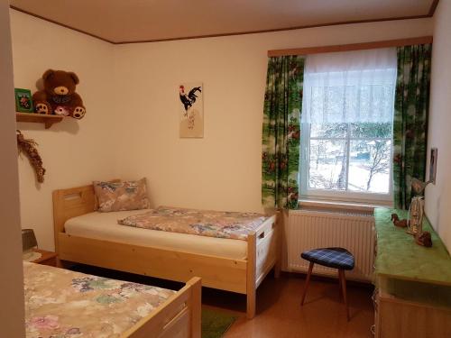 a small bedroom with two beds and a window at Gästehaus Forstner in Loich