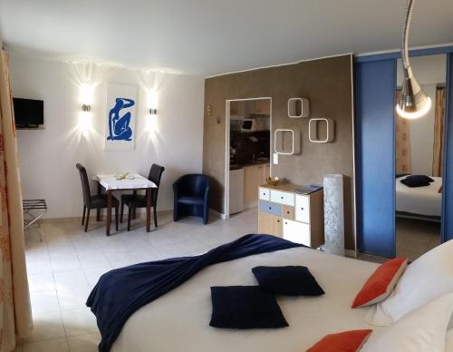 Ένα ή περισσότερα κρεβάτια σε δωμάτιο στο Chambre d'hôtes La Potinière