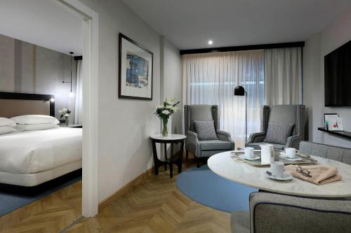 Hyatt Regency Hesperia Madridにあるベッド