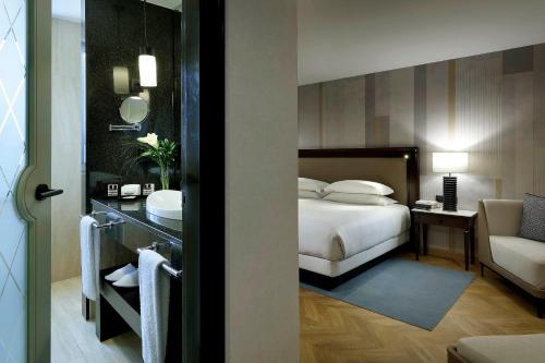 Hyatt Regency Hesperia Madridにあるベッド