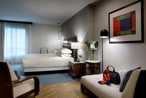 Hyatt Regency Hesperia Madridにあるベッド
