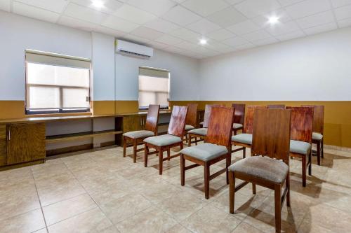 a room with chairs and a podium in a classroom at Comfort Inn Chihuahua in Chihuahua