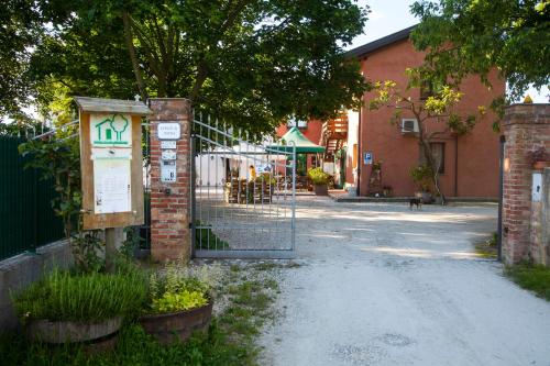 a gate with a fence in front of a building at Agriturismo Le oche selvatiche in Lauzacco