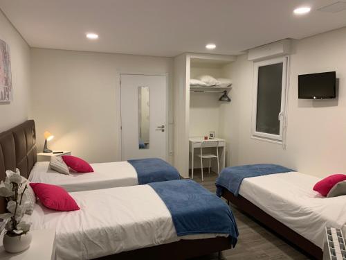 Hôtel M&R tesisinde bir odada yatak veya yataklar
