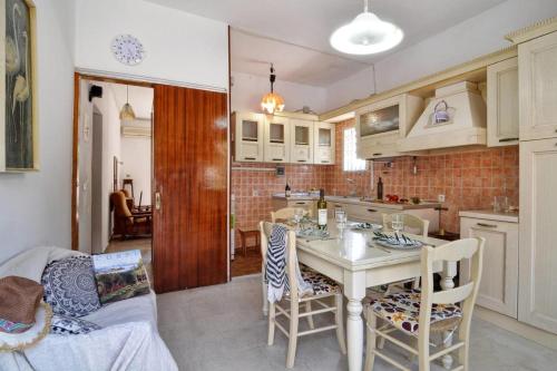 Fotografie z fotogalerie ubytování 3BR Corfu town suburbs apartment v destinaci Alepou