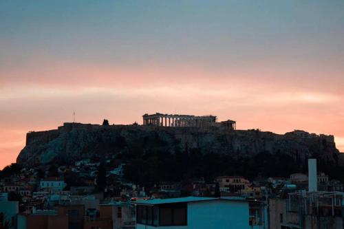 Athens Central 2BD Apartment at Acropolis Plaka