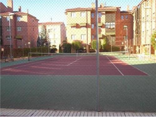 Tenis a/nebo squash v ubytování Confortable y luminoso apartamento nebo okolí
